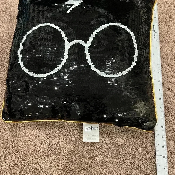 Harry Potter glasses 9 3/4 platform flipsy flip sequin pillow black 15.5 x 15.5 - Picture 10 of 11